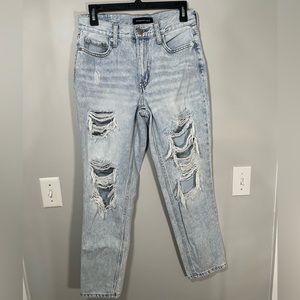 Aeropostale mom jeans size 2 light washed color